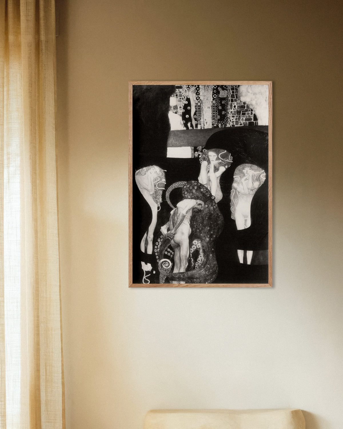 Plakat Jurisprudensen (1907) af Gustav Klimt med ramme i naturtræ