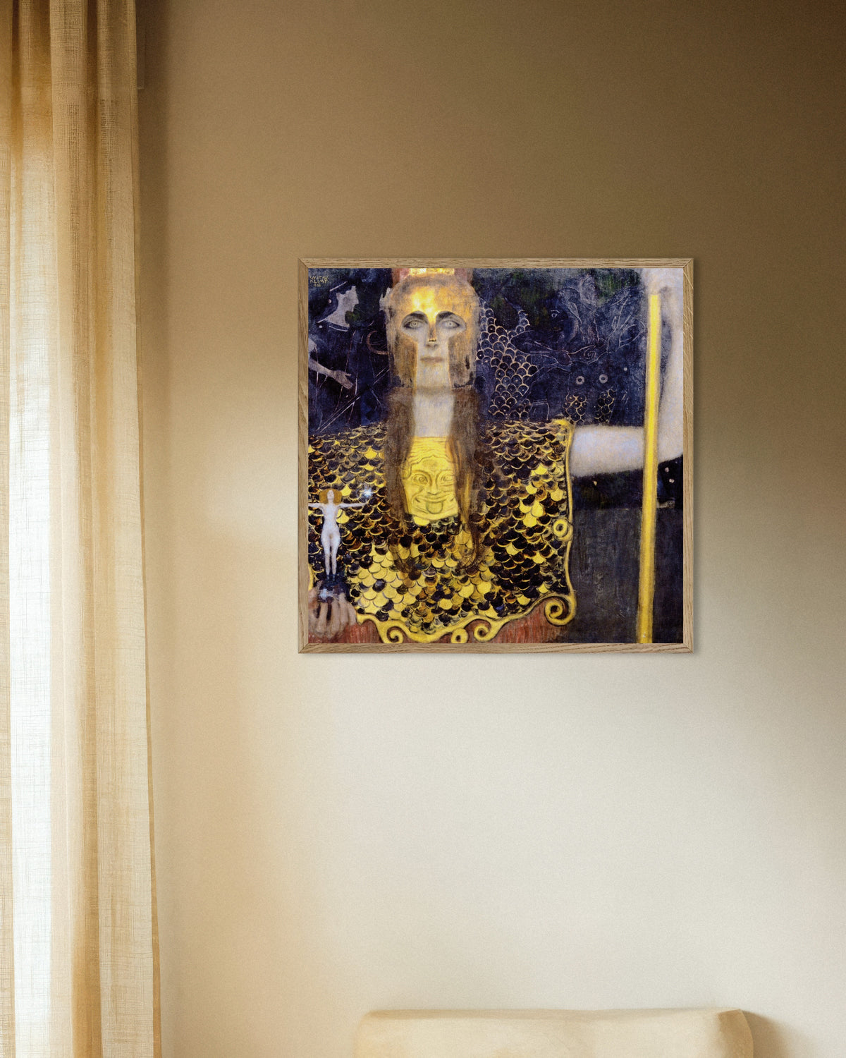 Pallas Athene (1898) af Gustav Klimt, med ramme af naturtræ