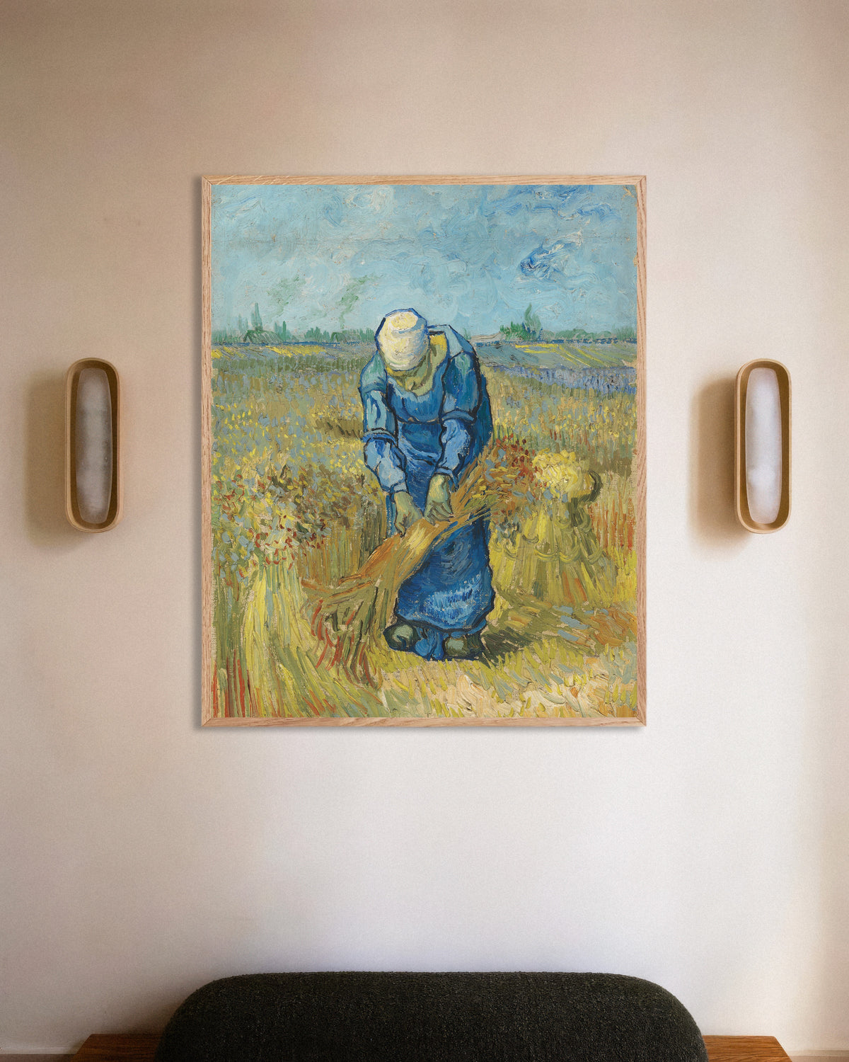 Poster af Bondekvinde, der binder neg, efter Millet (1889) af Vincent van Gogh, med ramme af naturtræ