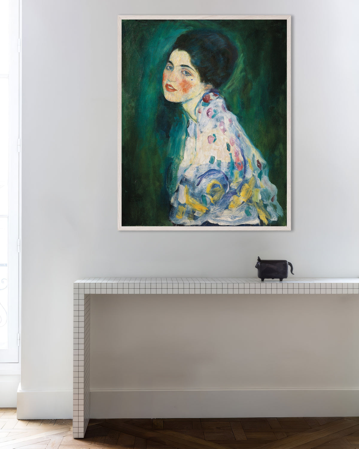 Plakat Portræt af en dame (1916–1917) af Gustav Klimt med hvid træramme