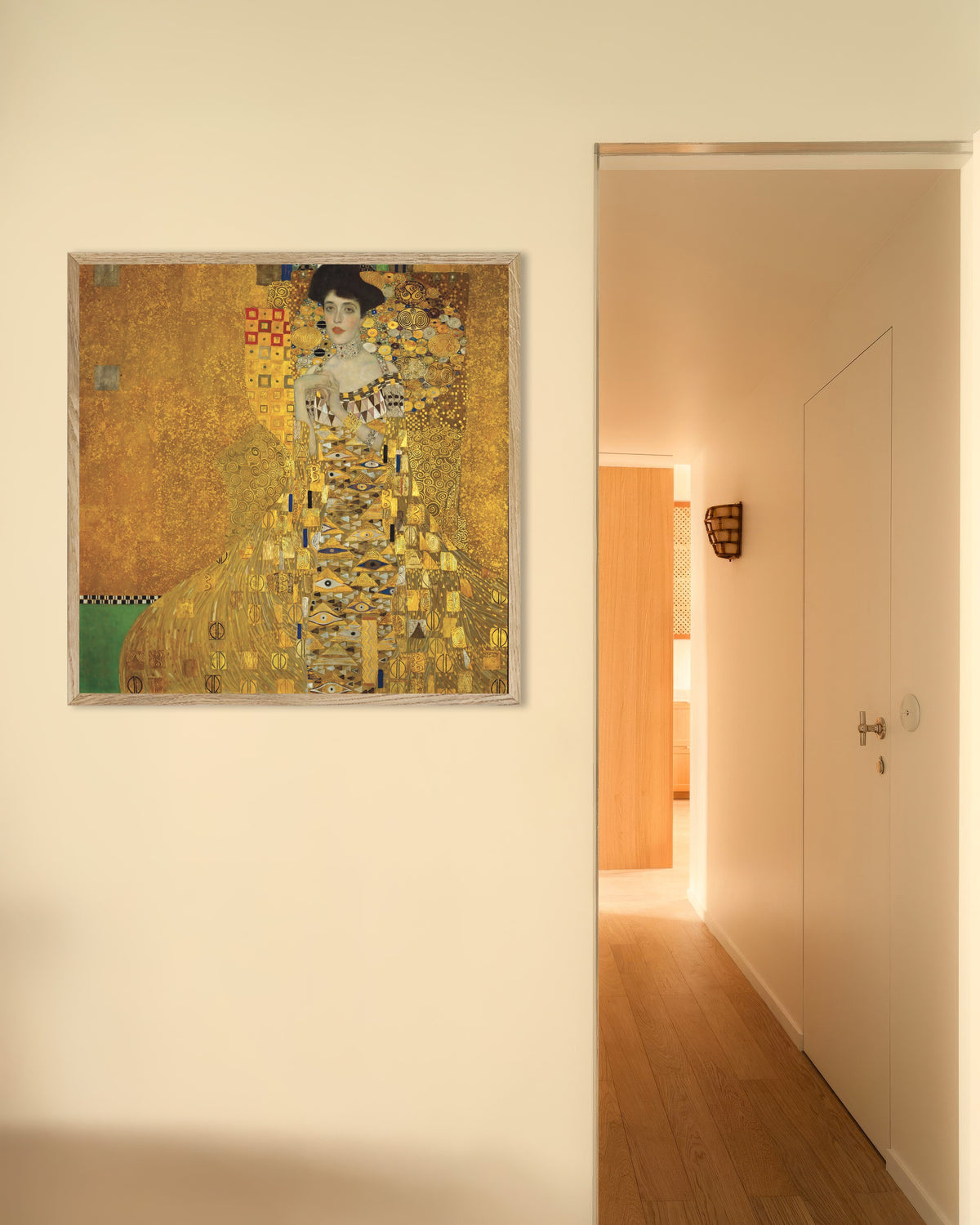 Plakat Portræt af Adele Bloch-Bauer I (1907) af Gustav Klimt med ramme i naturtræ