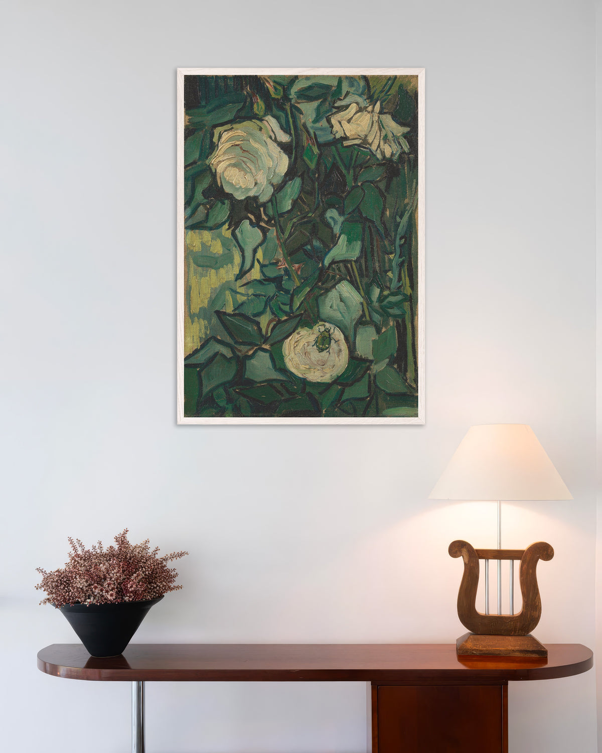 Poster med Rosenbusk med en bille (1889) af Vincent van Gogh, med hvid træramme