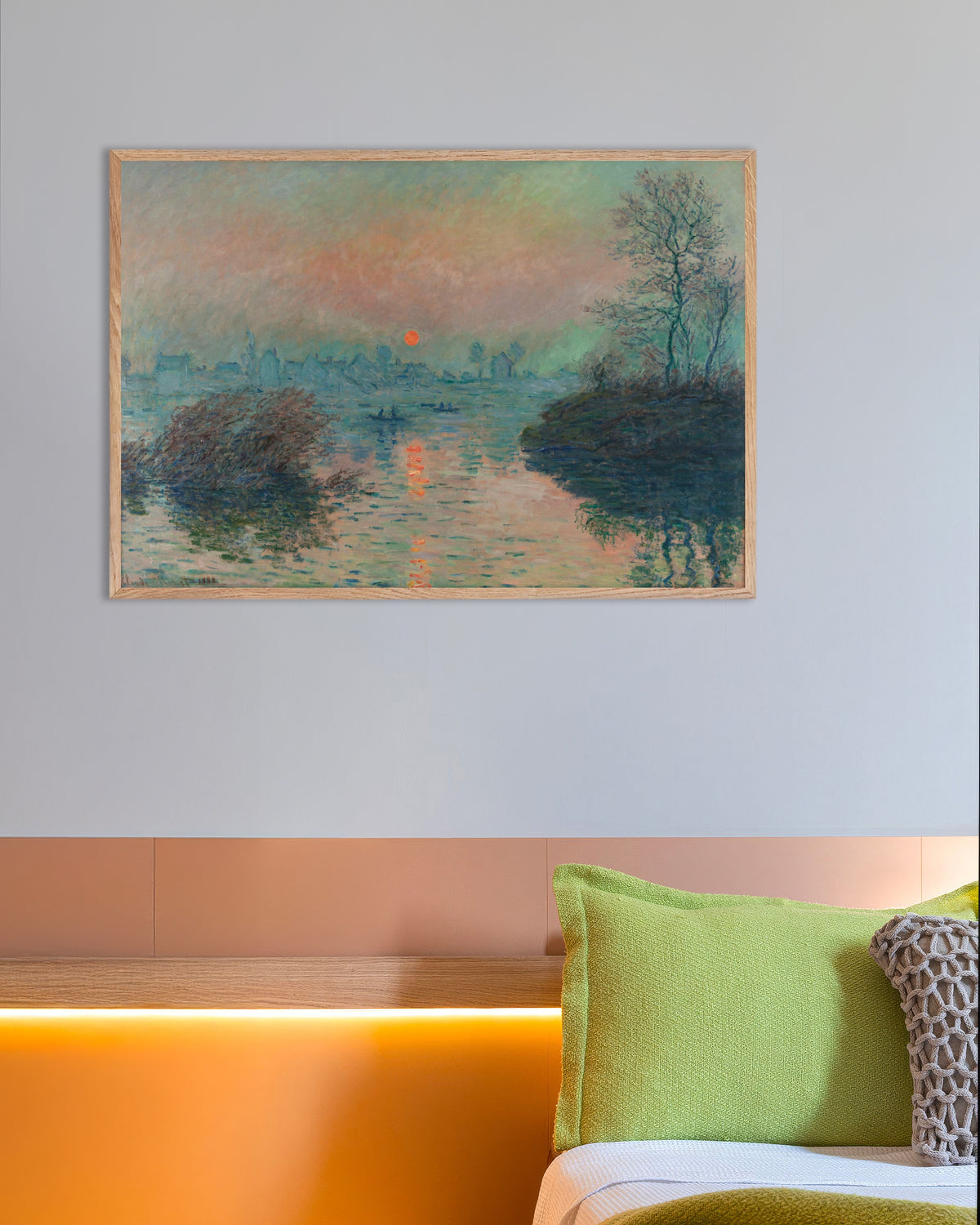 Plakat Solnedgang over Seinen ved Lavacourt, vinter (1880) af Claude Monet med ramme i naturtræ