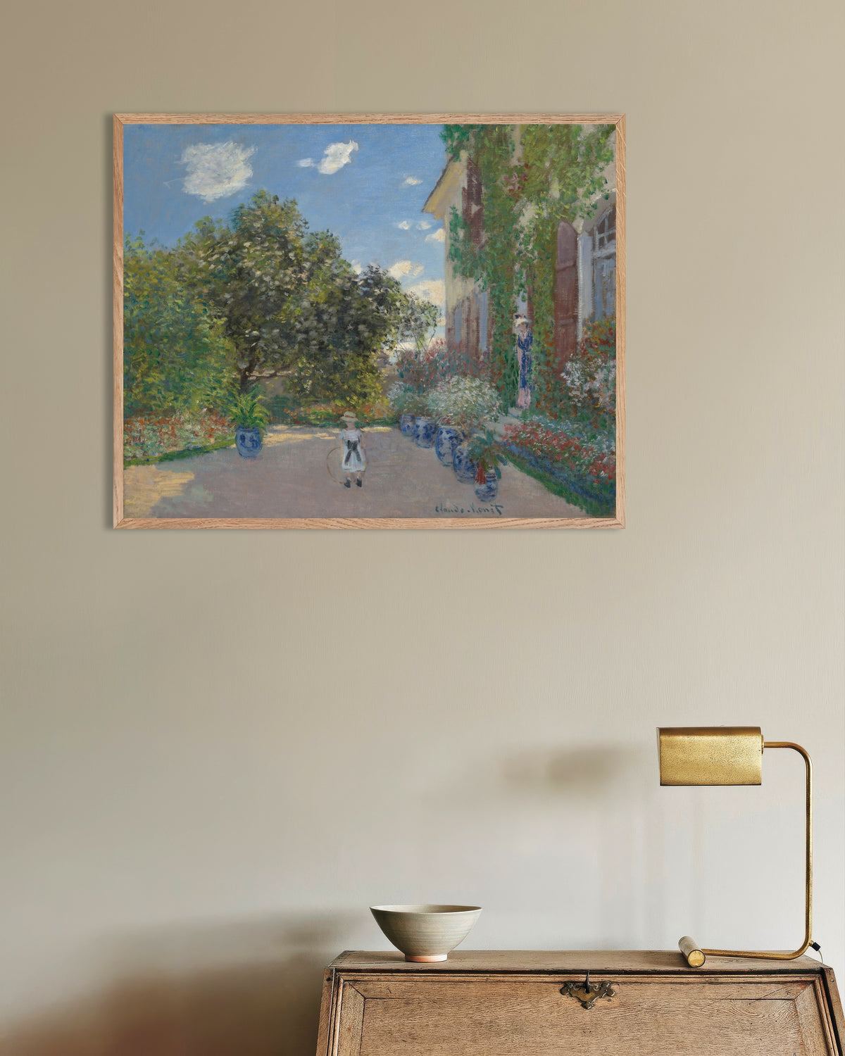 Plakat Kunstnerens hus i Argenteuil (1873) af Claude Monet med ramme i naturtræ