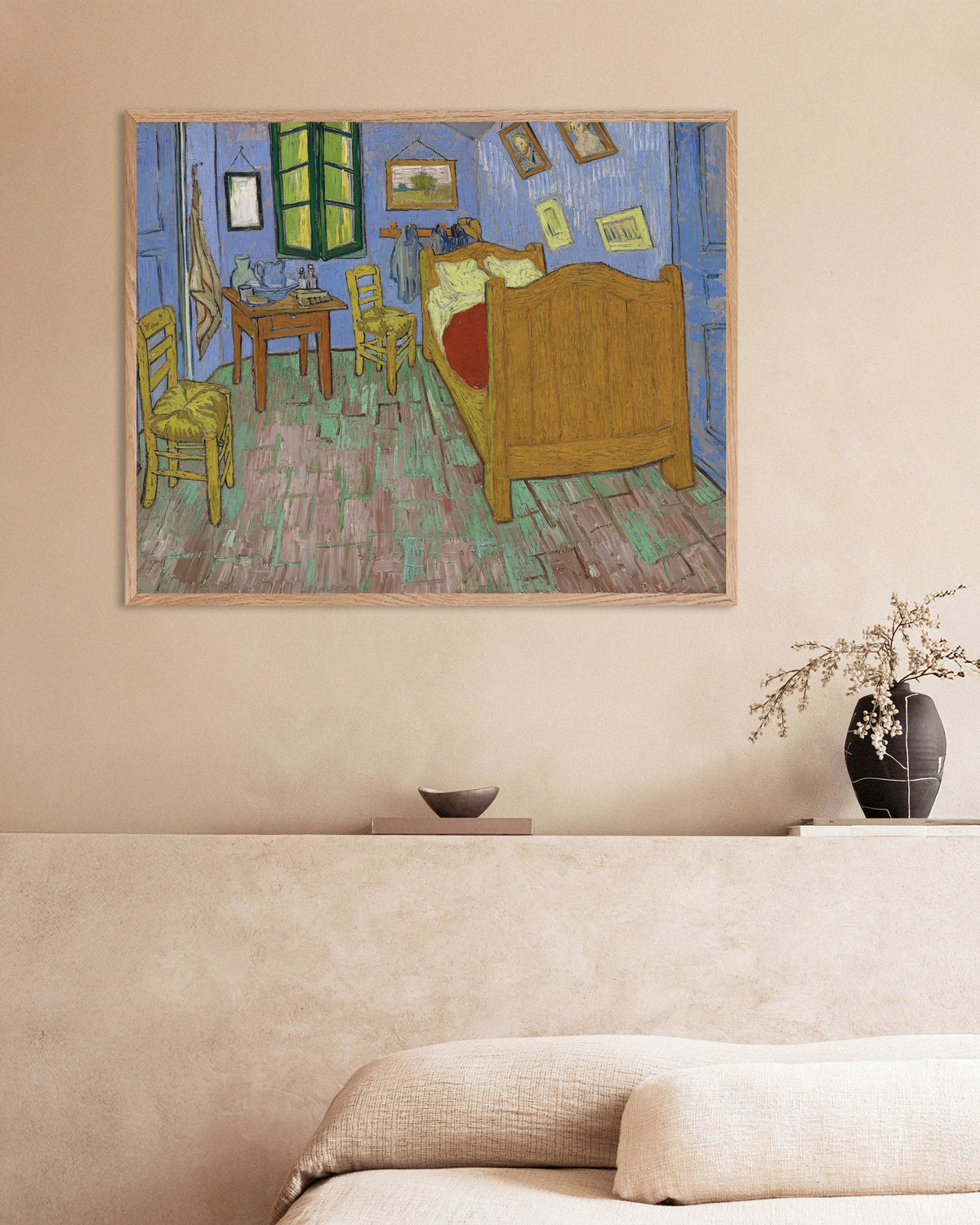 Poster med Soveværelset, Saint-Rémy-versionen (1889) af Vincent van Gogh, med ramme af naturtræ