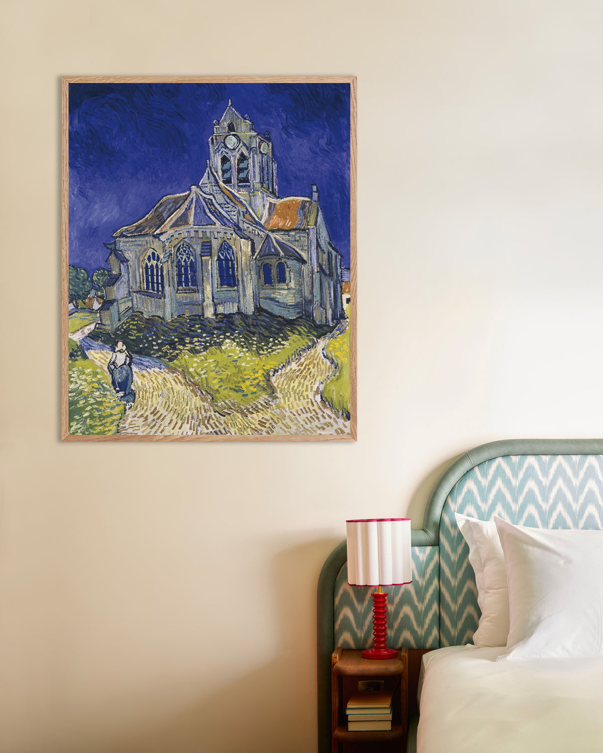 Poster af Kirken i Auvers-sur-Oise (1890) af Vincent van Gogh med ramme i naturtræ