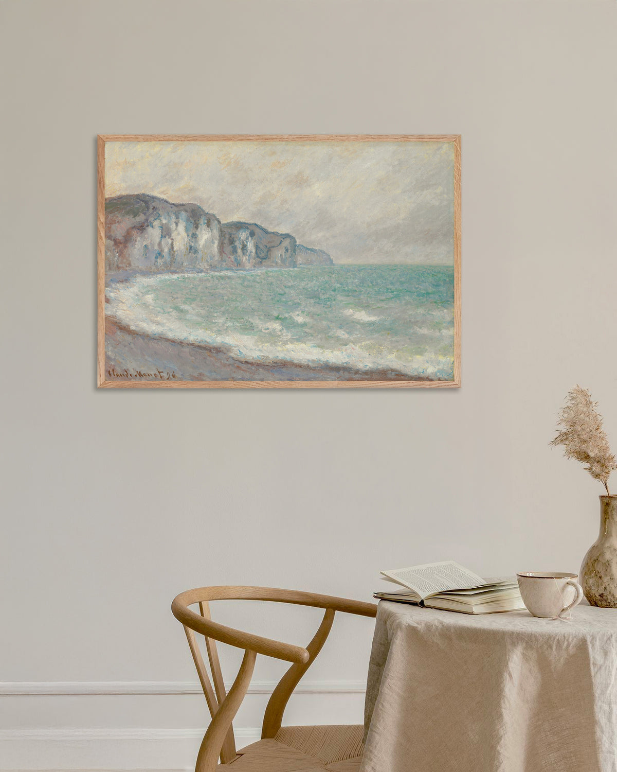 Plakat Klippen ved Pourville (1896) af Claude Monet med ramme i naturtræ