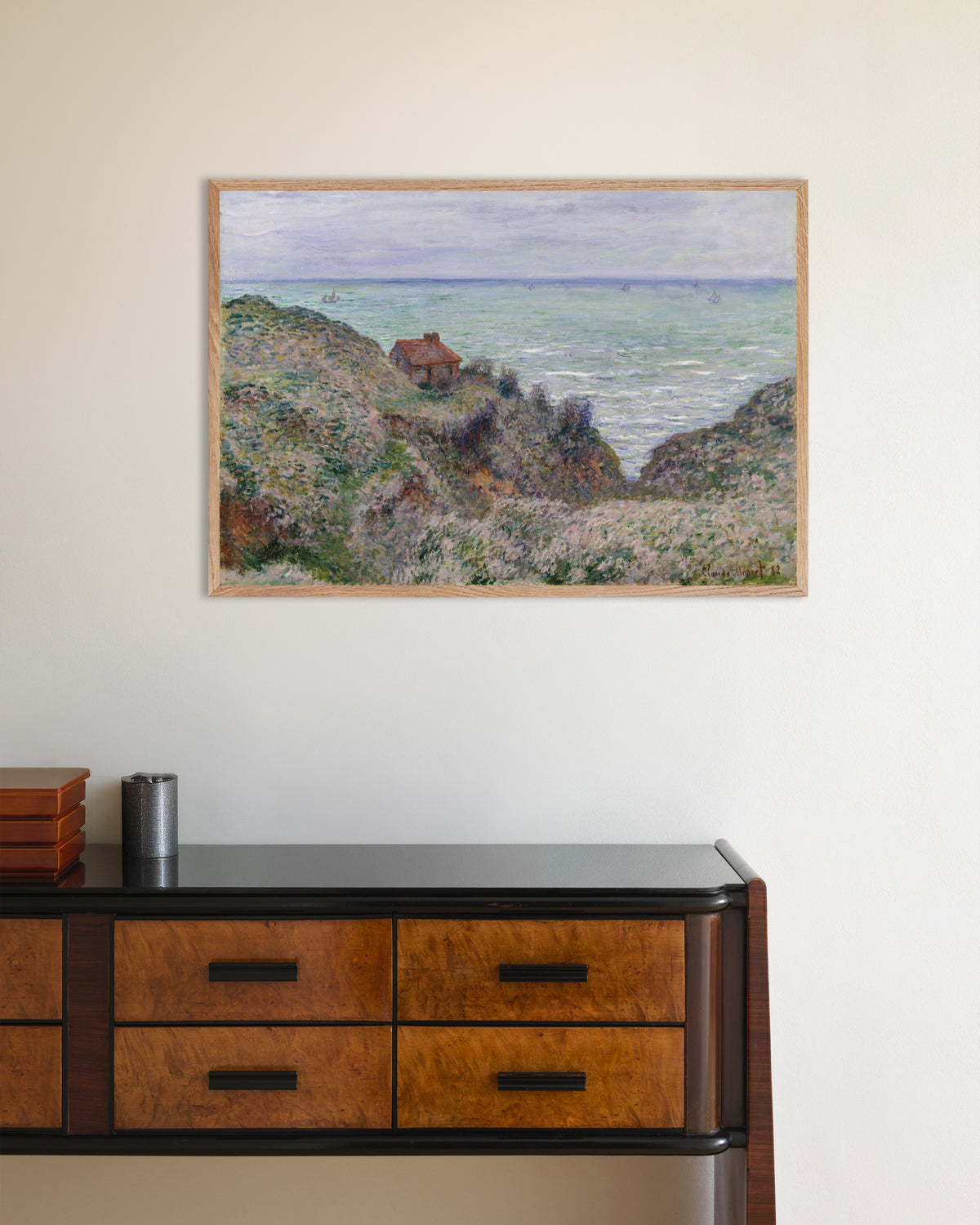 Plakat Toldbetjentens hytte (1882) af Claude Monet med ramme i naturtræ