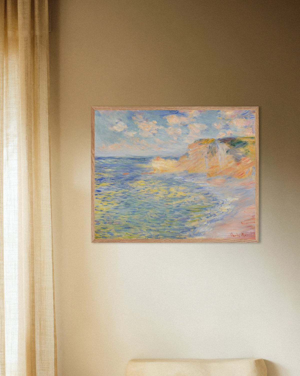 Plakat Falaise d'Amont, Étretat (1885) af Claude Monet med ramme i naturtræ