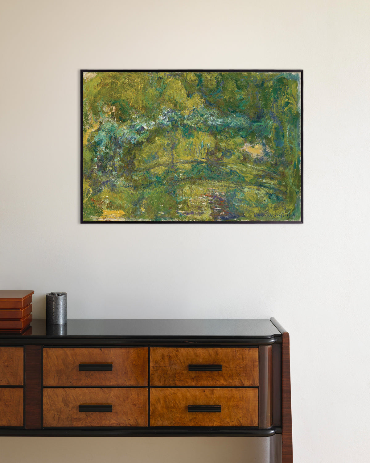 Plakat Gangbroen over åkandedammen (1919) af Claude Monet med metalramme