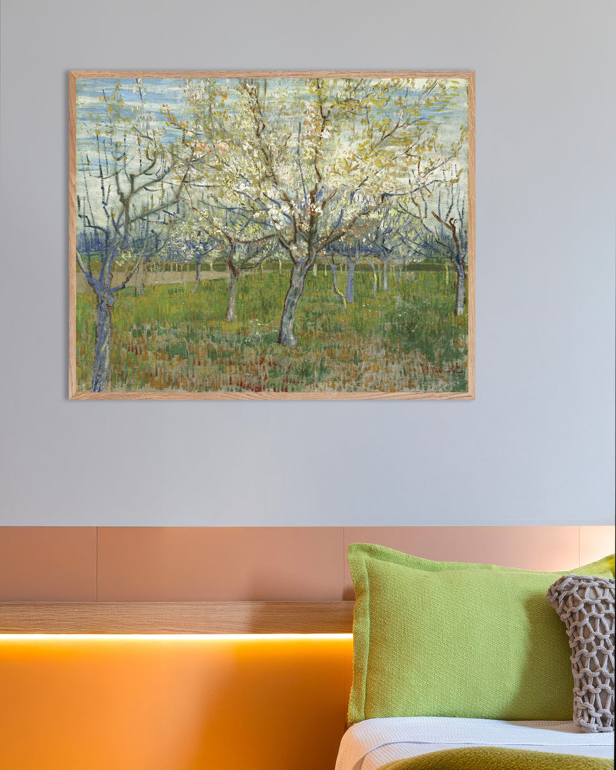Poster med Den lyserøde frugthave (1888) af Vincent van Gogh, med ramme af naturtræ