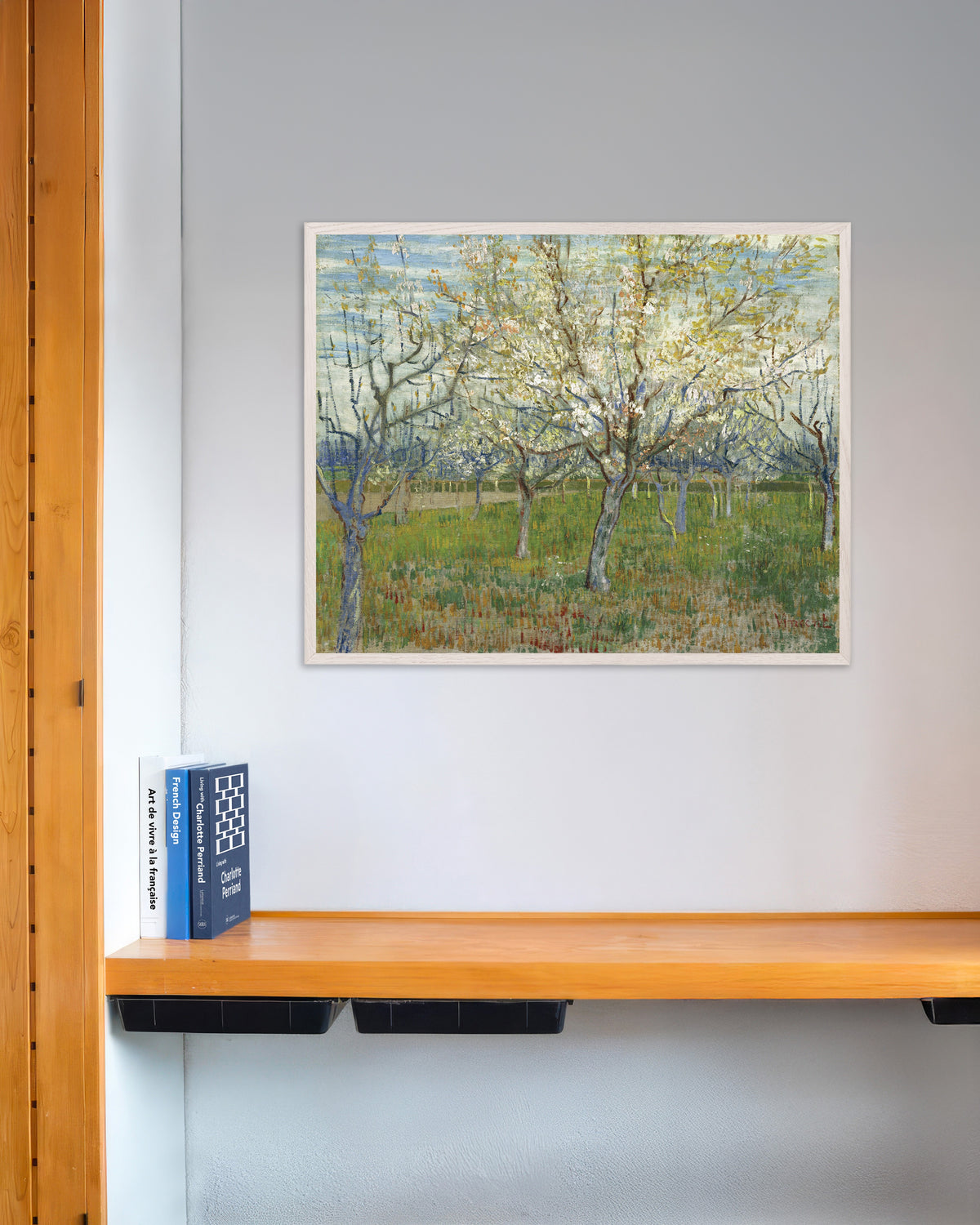Poster med Den lyserøde frugthave (1888) af Vincent van Gogh, med hvid træramme