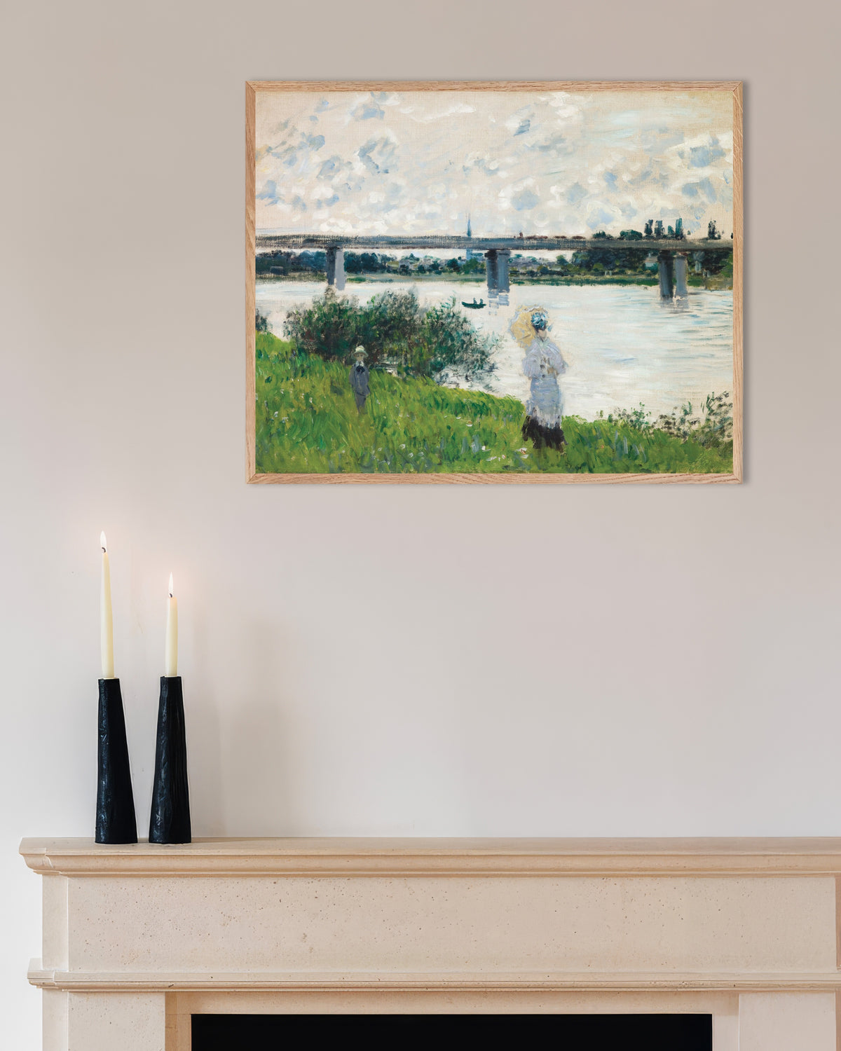 Plakat Spadseretur ved jernbanebroen, Argenteuil (1874) af Claude Monet med ramme i naturtræ