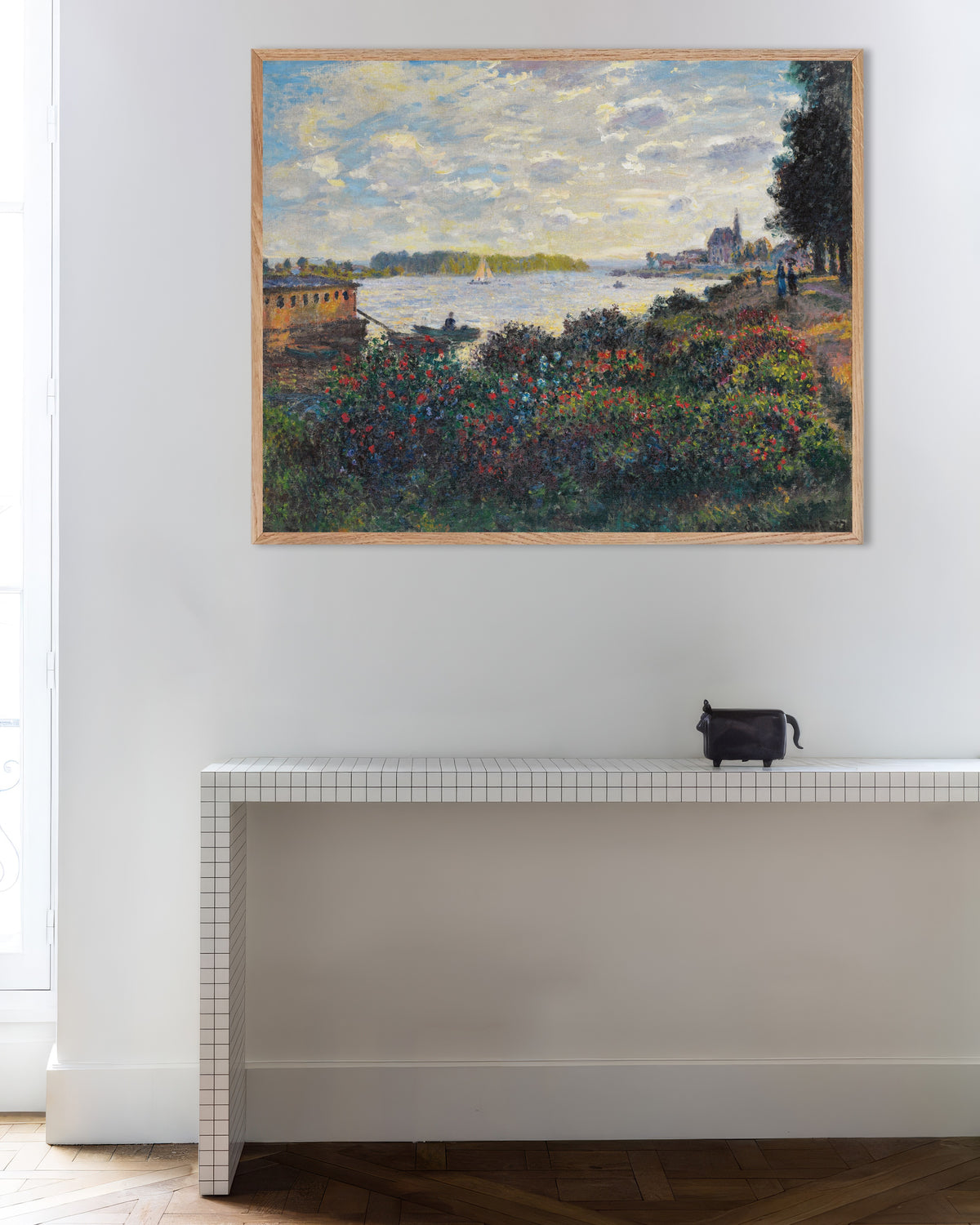 Plakat Seinen ved Argenteuil (1877) af Claude Monet med ramme i naturtræ