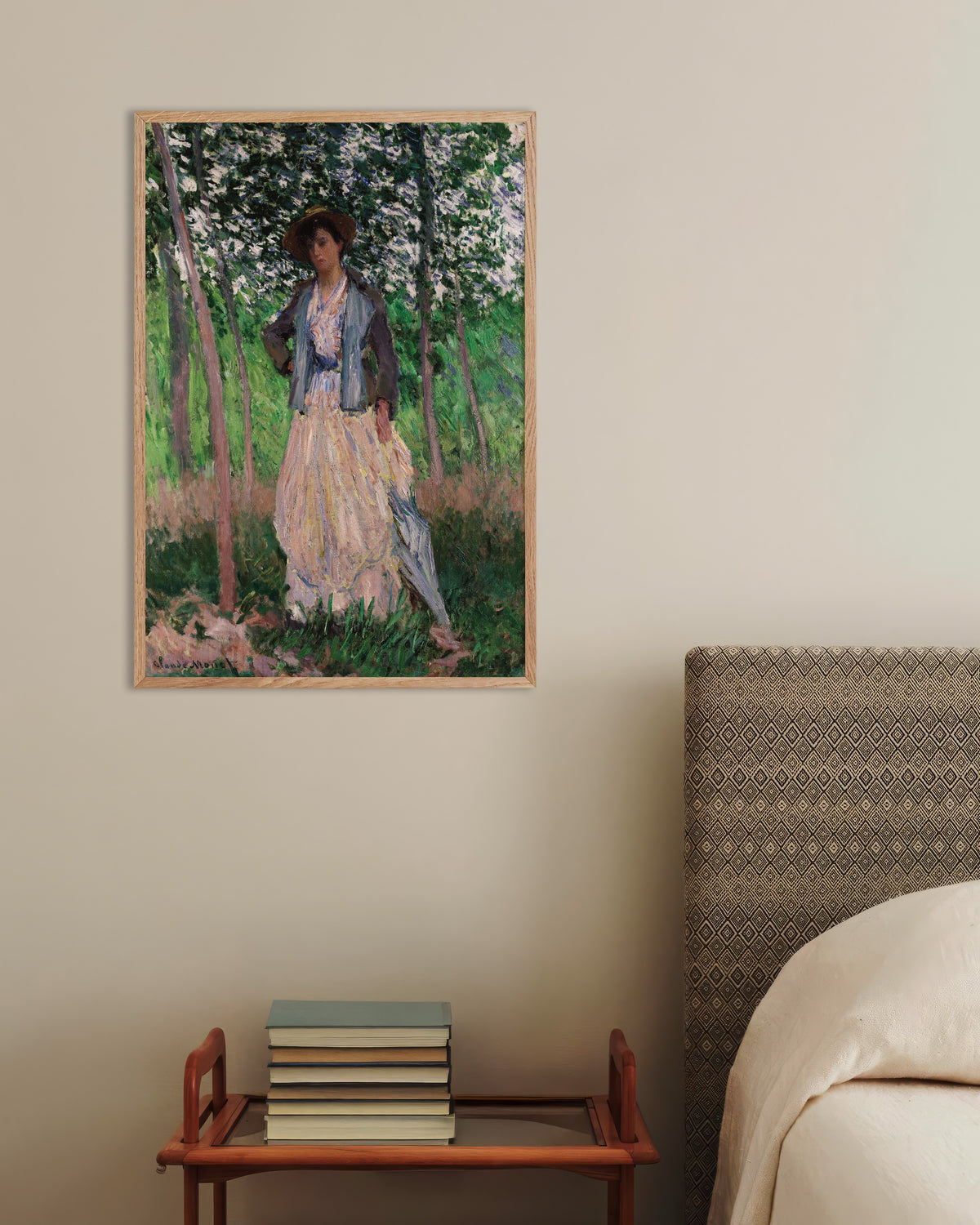 Plakat Spadsergængeren, Suzanne Hoschedé (1887) af Claude Monet med ramme i naturtræ