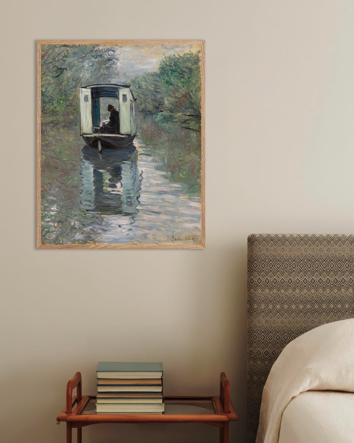 Plakat Atelierbåden (1876) af Claude Monet med ramme i naturtræ