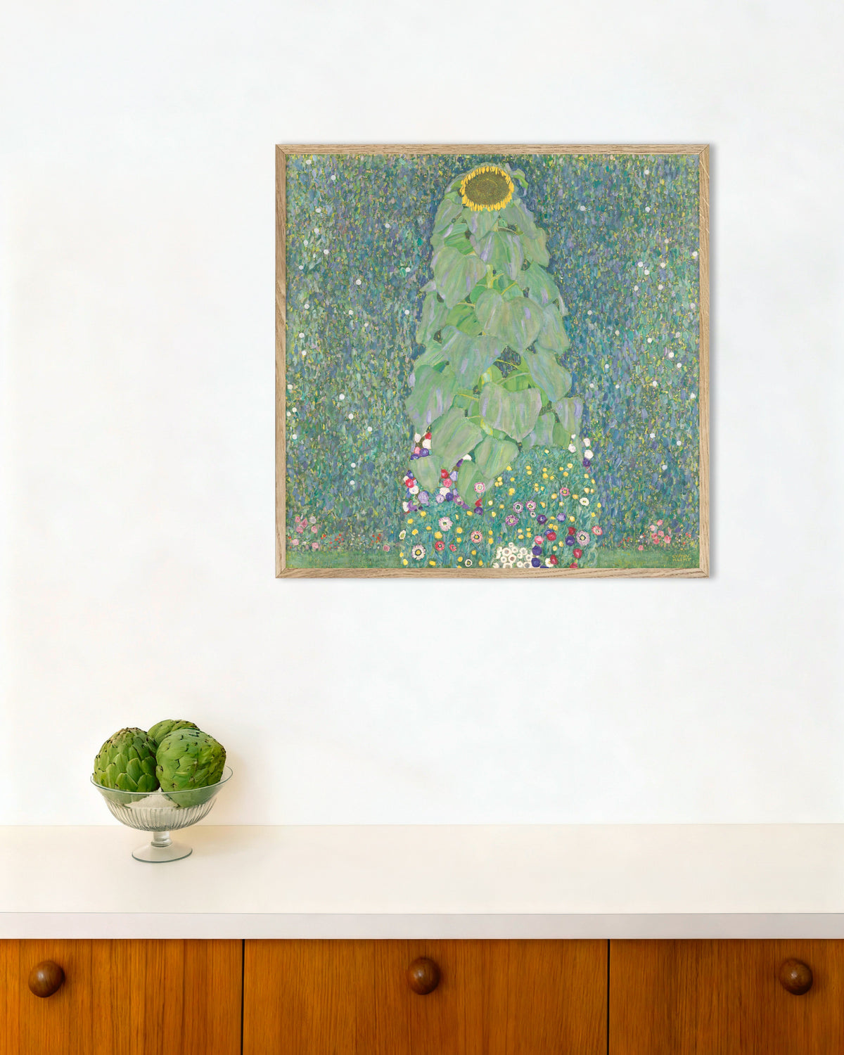 Plakat Solsikken (1907–1908) af Gustav Klimt med ramme i naturtræ