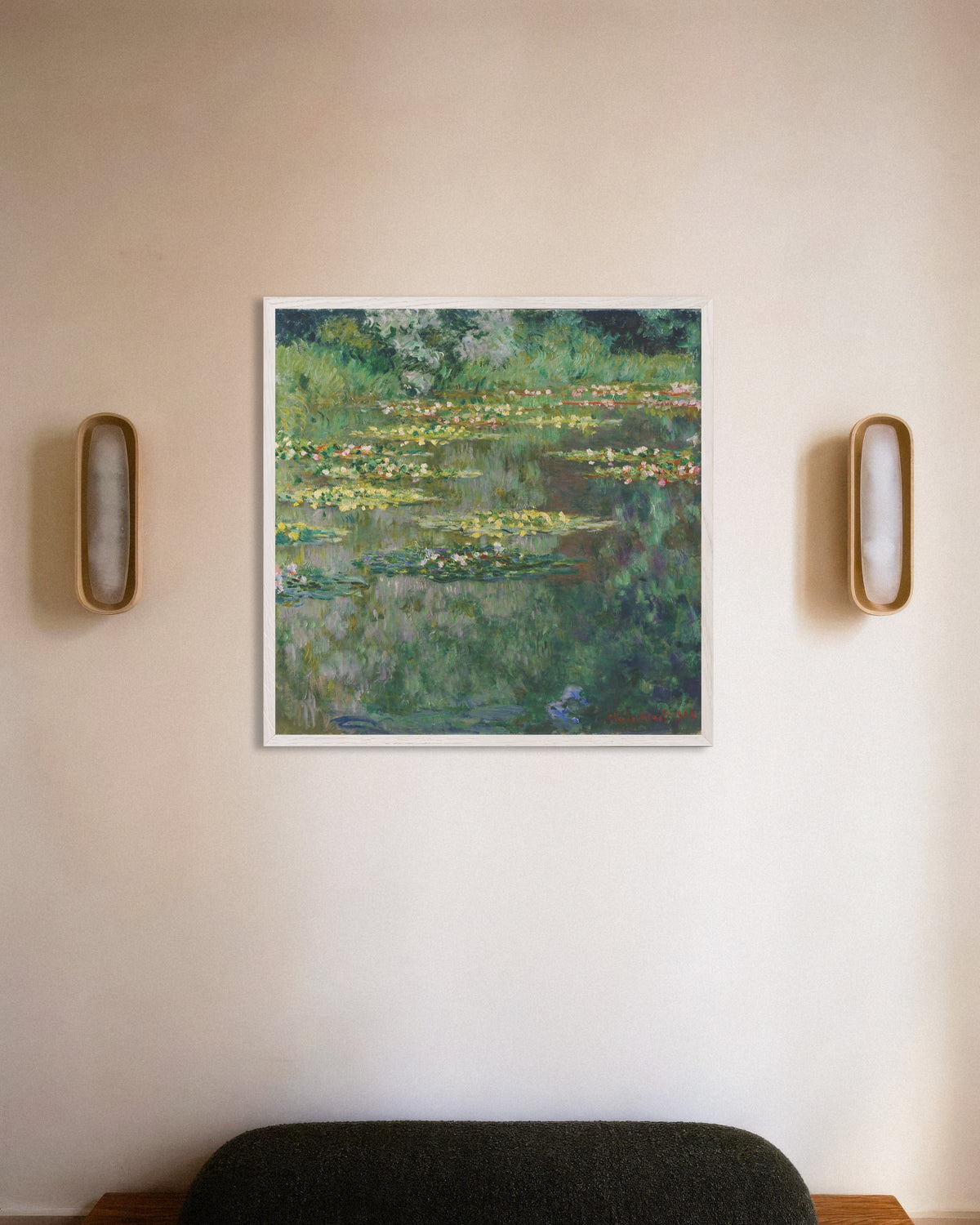 Plakat Åkandedammen (1904) af Claude Monet med hvid træramme
