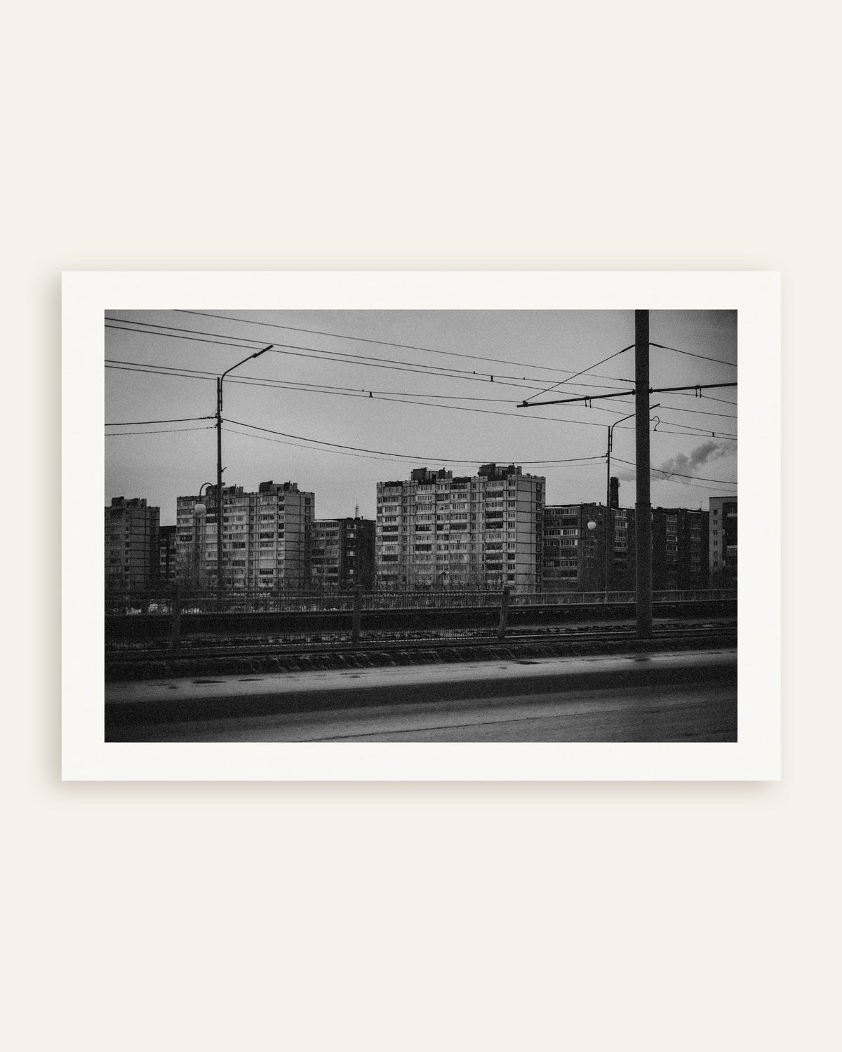 Plakat »Højhuse bag sporvognens ledninger«, miniature