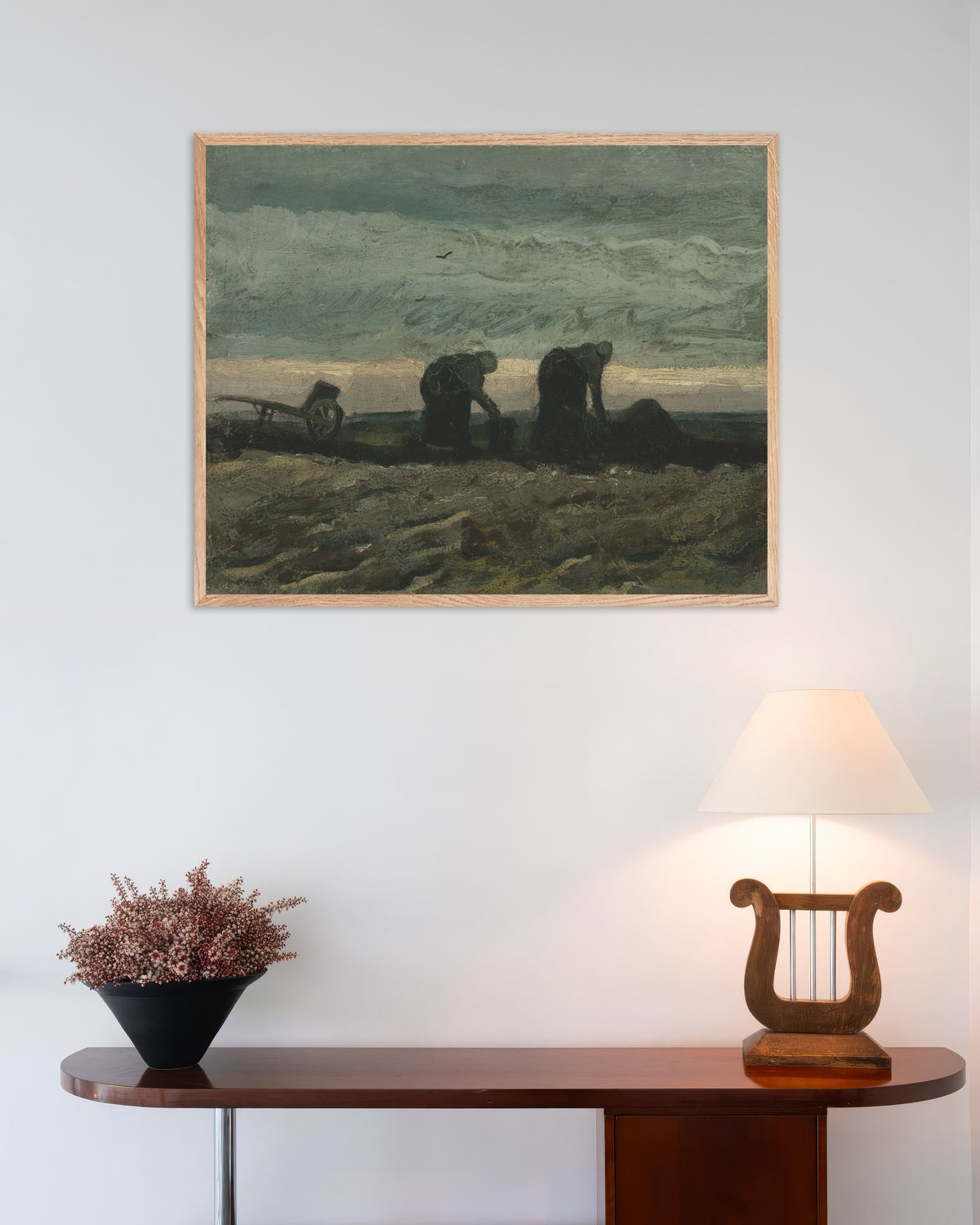 Poster af To kvinder på heden (1883) af Vincent van Gogh med naturfarvet træramme