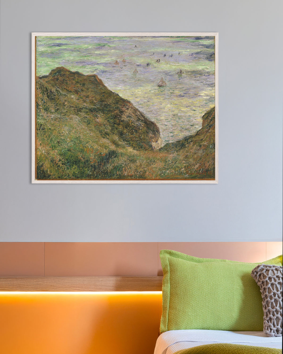 Plakat Udsigt over havet (1882) af Claude Monet med hvid træramme