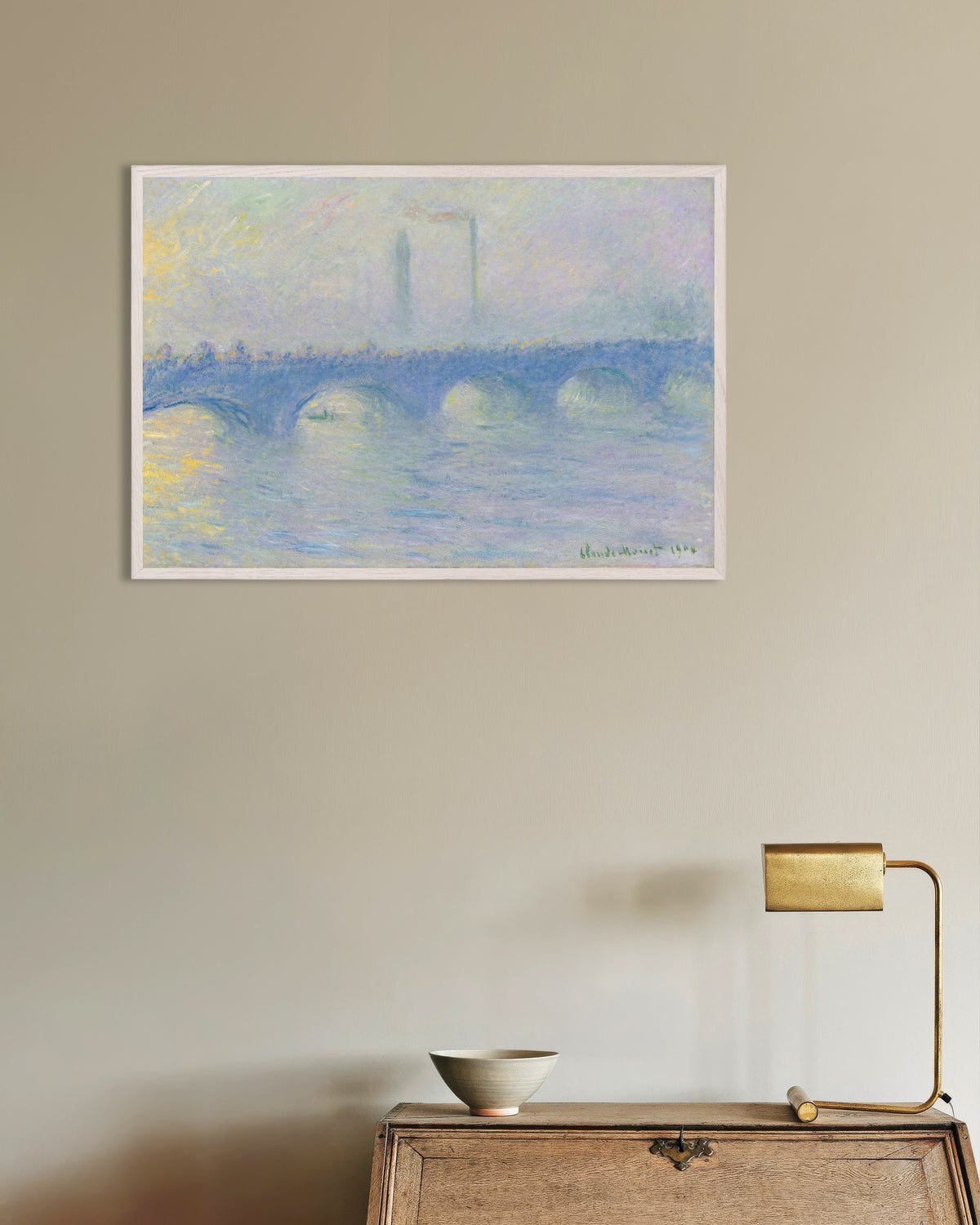 Plakat Waterloo Bridge, diset (1904) af Claude Monet med hvid træramme