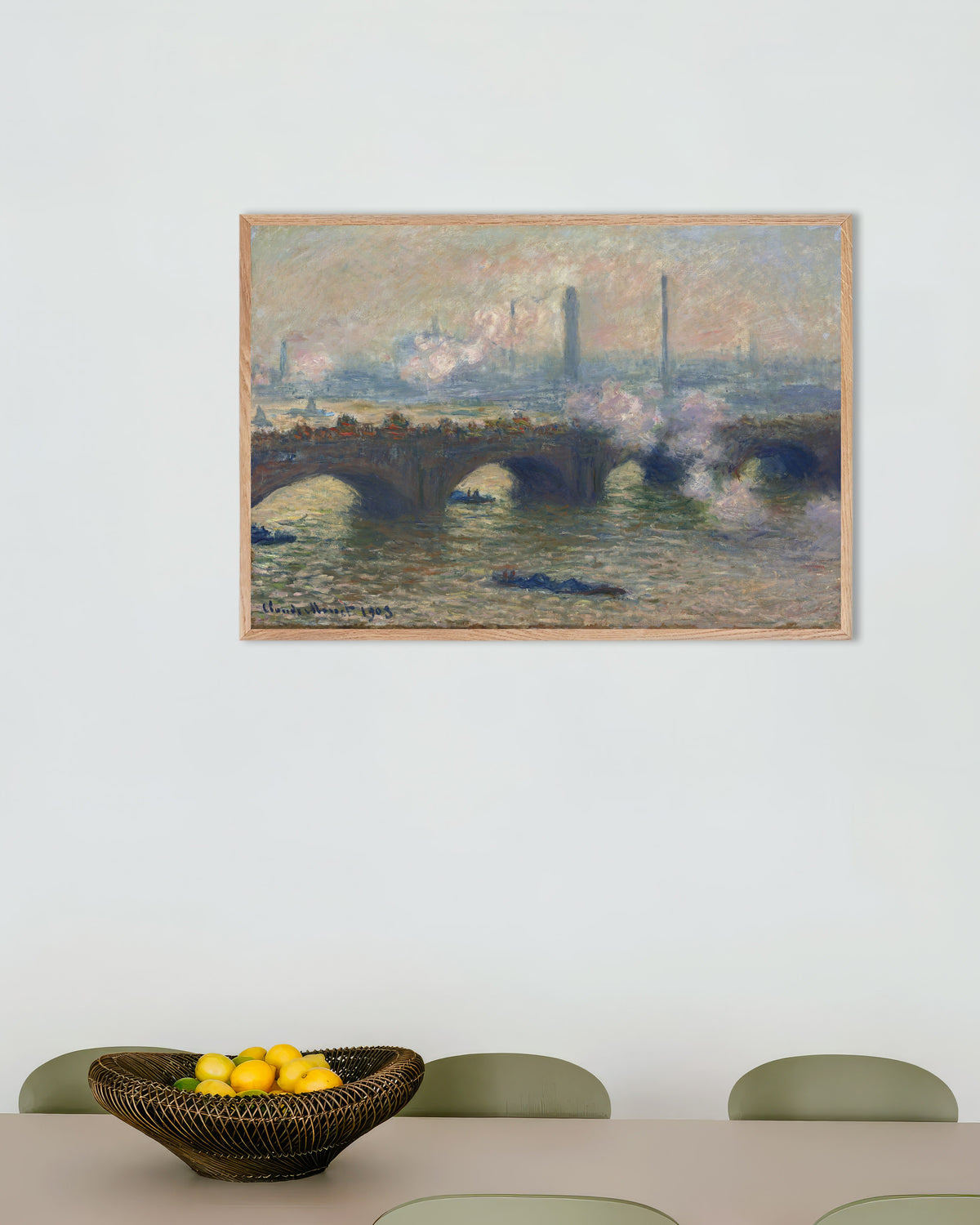 Plakat Waterloo Bridge, grå dag (1903) af Claude Monet med ramme i naturtræ
