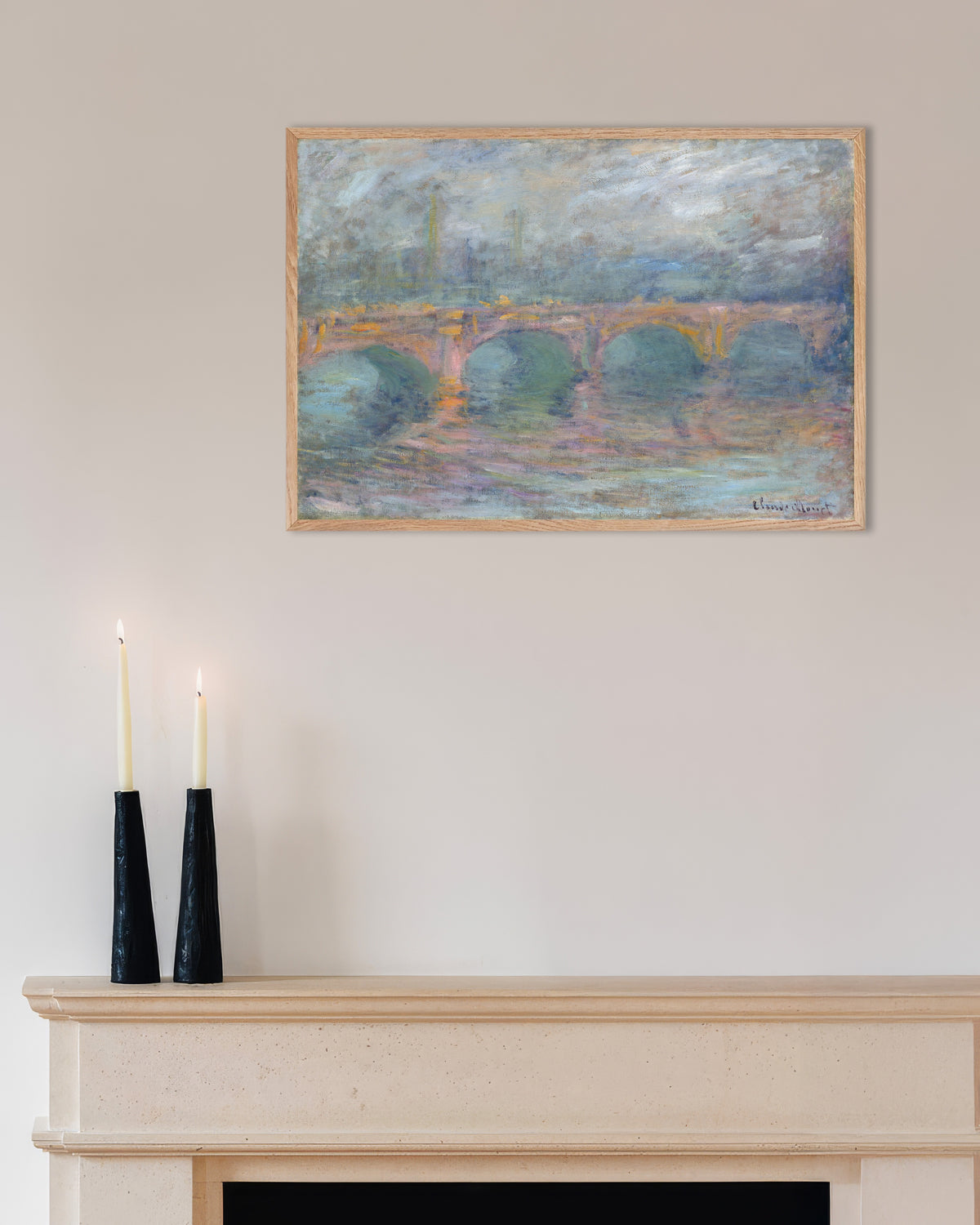 Plakat Waterloo Bridge, London, ved solnedgang (1904) af Claude Monet med ramme i naturtræ