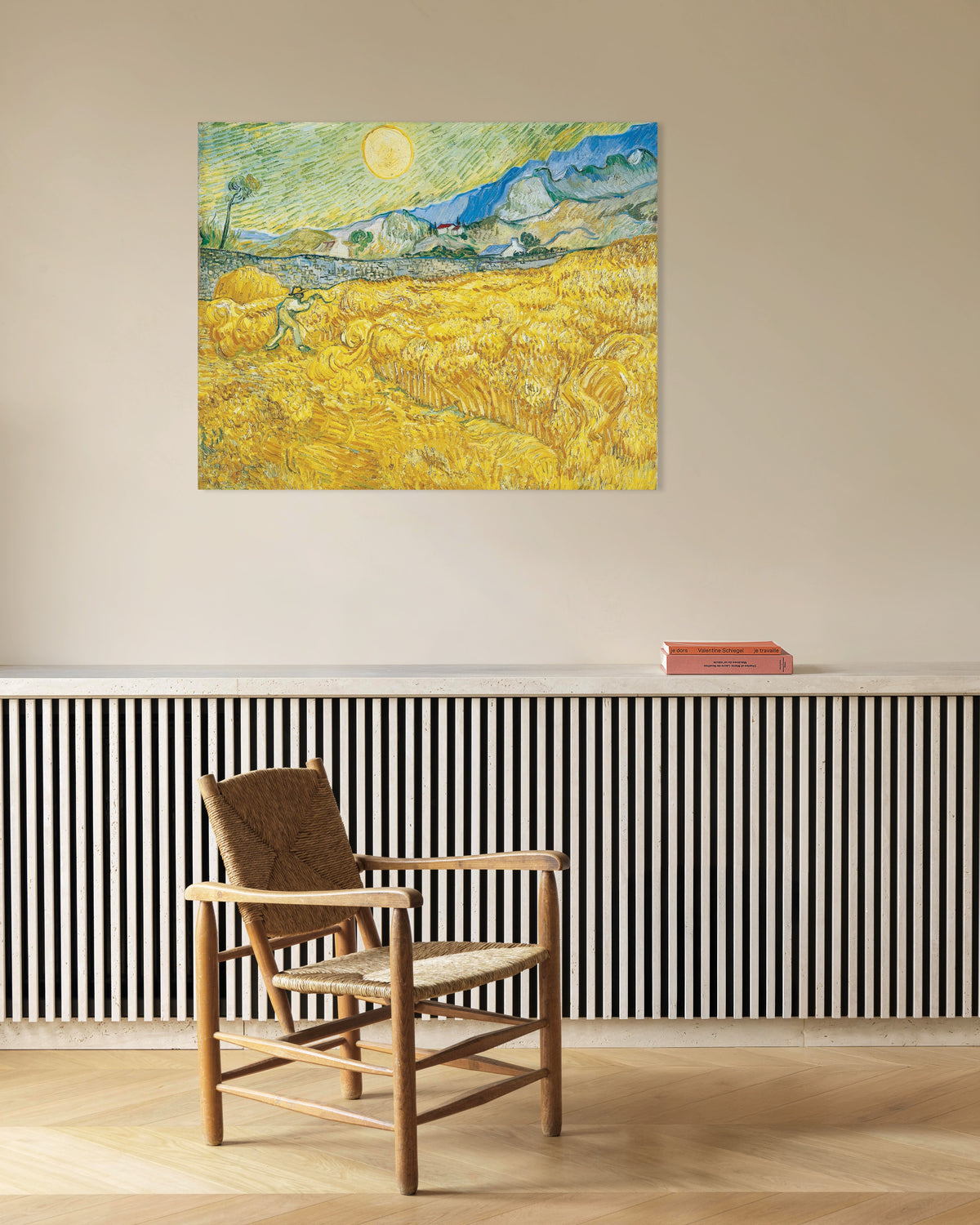 Poster med Hvedemark bag Saint-Paul-hospitalet med en høstarbejder (1889) af Vincent van Gogh