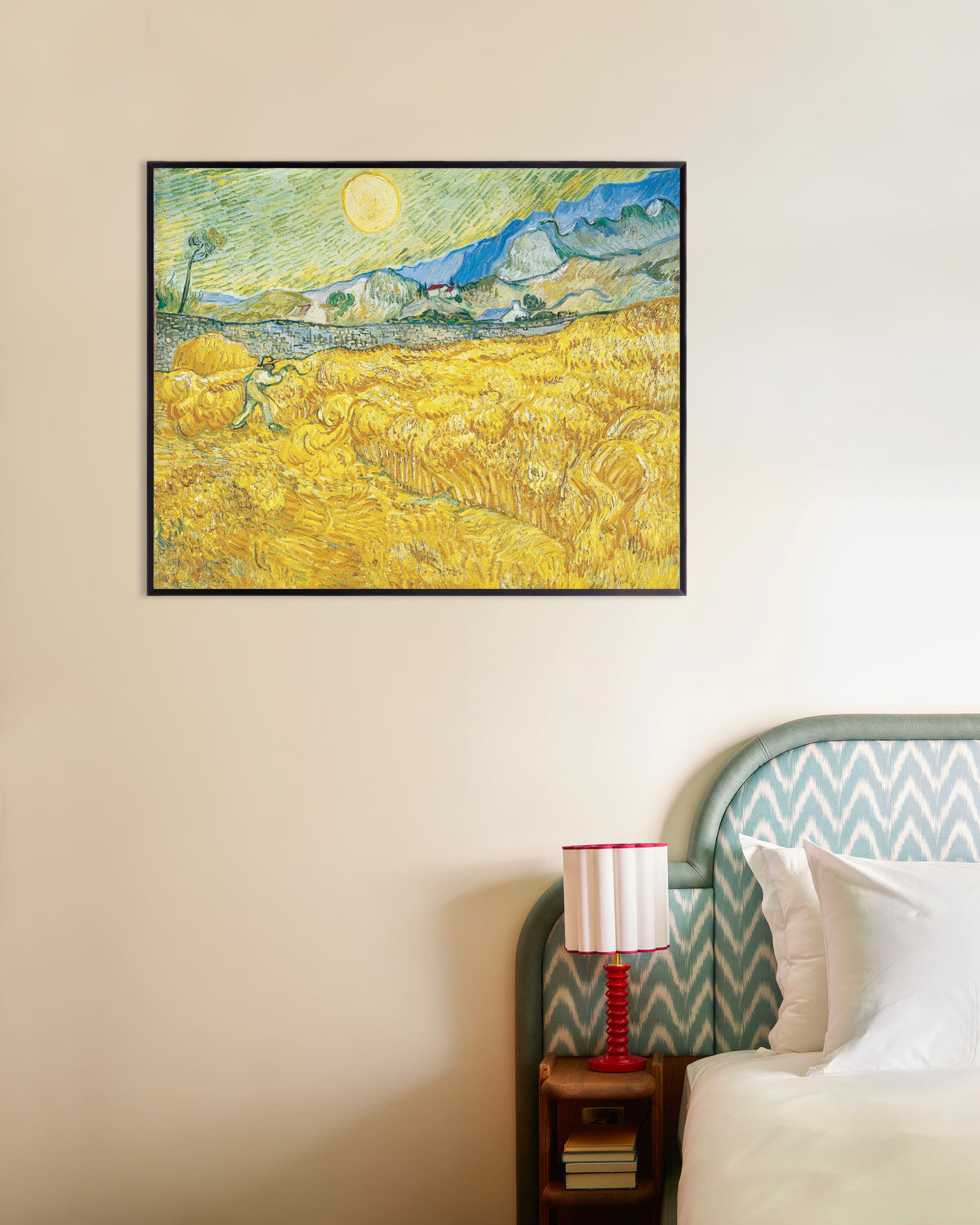 Poster med Hvedemark bag Saint-Paul-hospitalet med en høstarbejder (1889) af Vincent van Gogh, med metalramme