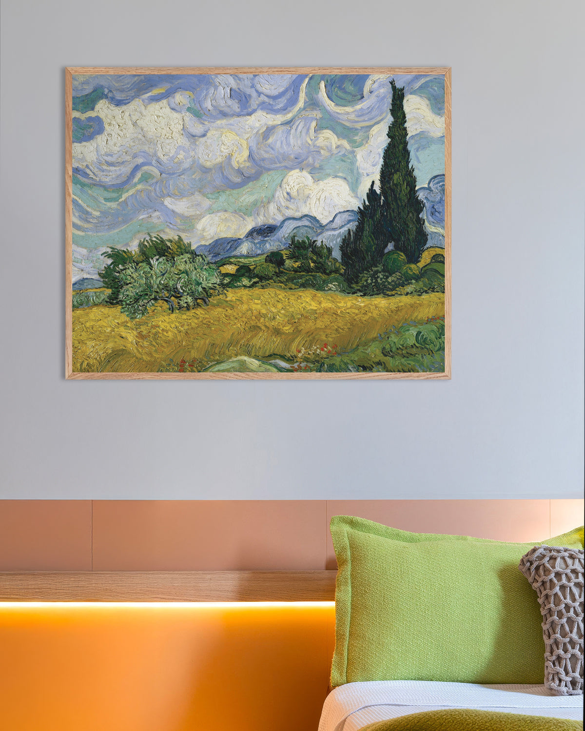 Poster med Hvedemark med cypresser (1889) af Vincent van Gogh, med ramme af naturtræ