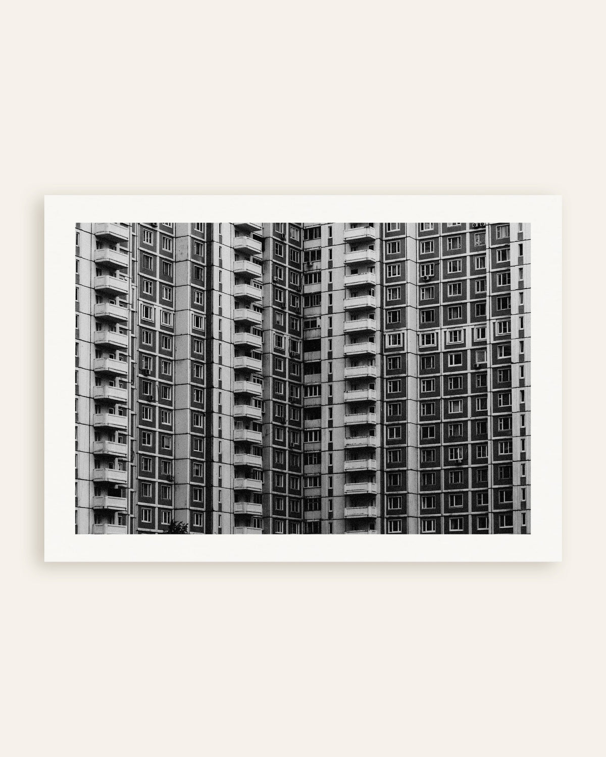 Plakat »Vinduesgitter på en boligblok«, miniature