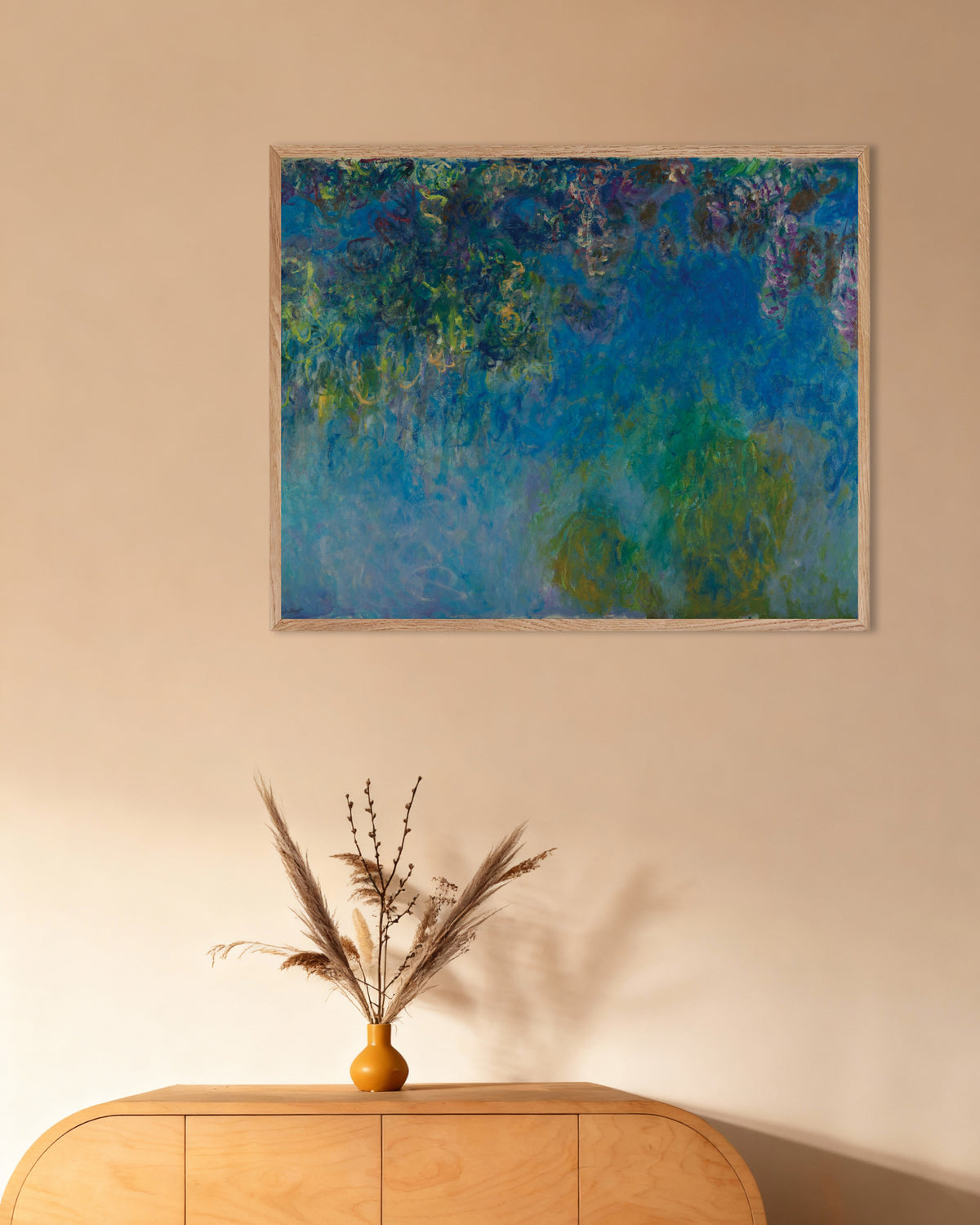 Plakat Blåregn (ca. 1925) af Claude Monet med ramme i naturtræ
