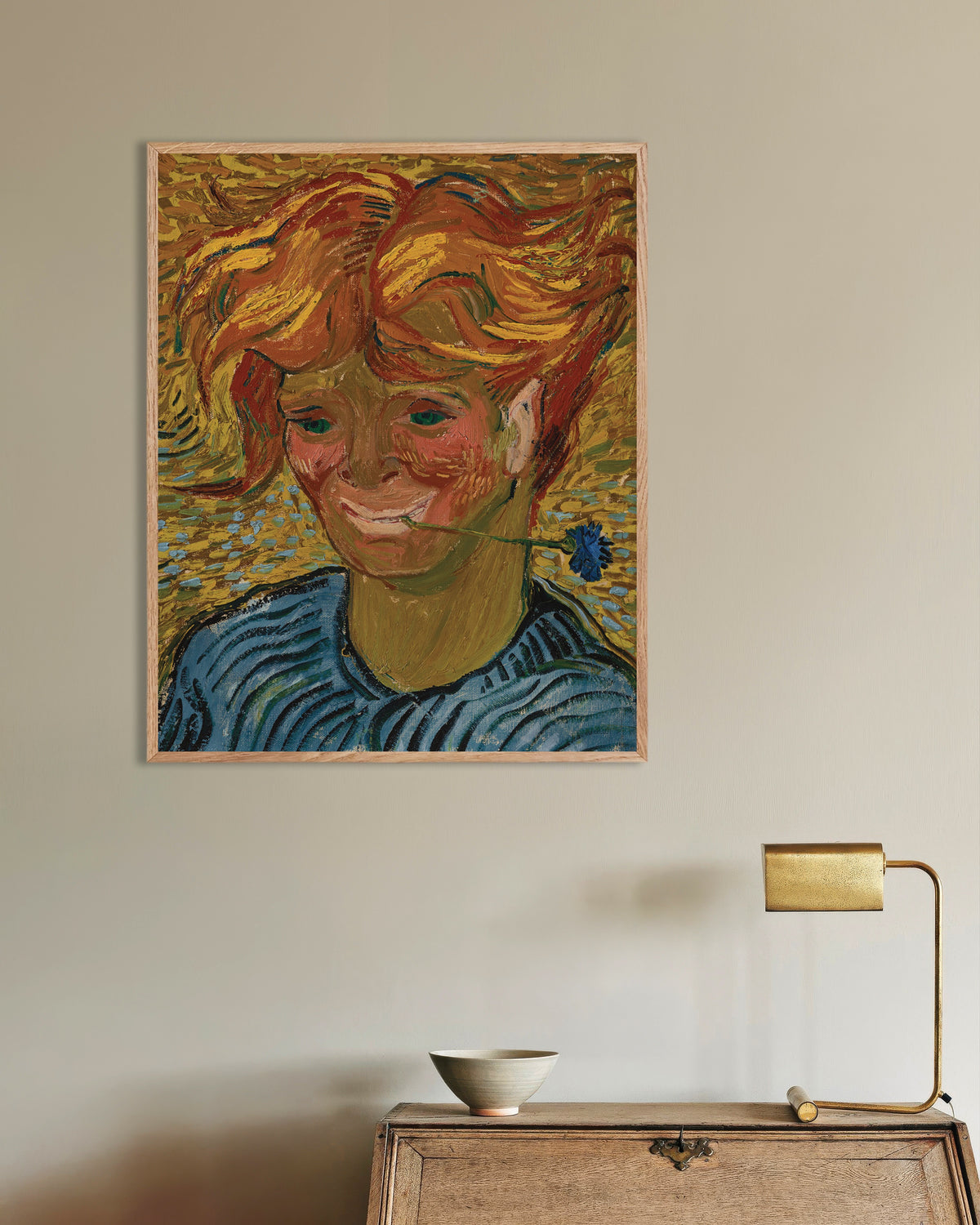 Poster med Ung mand med en kornblomst (1890) af Vincent van Gogh, med ramme af naturtræ